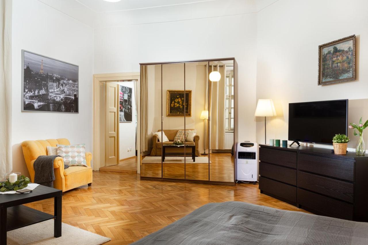 Classy Apartments Charles Bridge 프라하 외부 사진